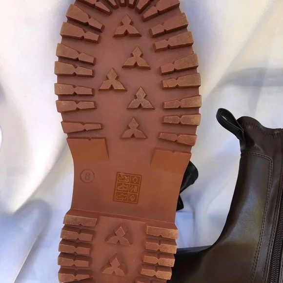 Public Desire Burgundy Zip Up Rounded Chunky Soled Ankle Boots Size 8 - Picture 8 of 13